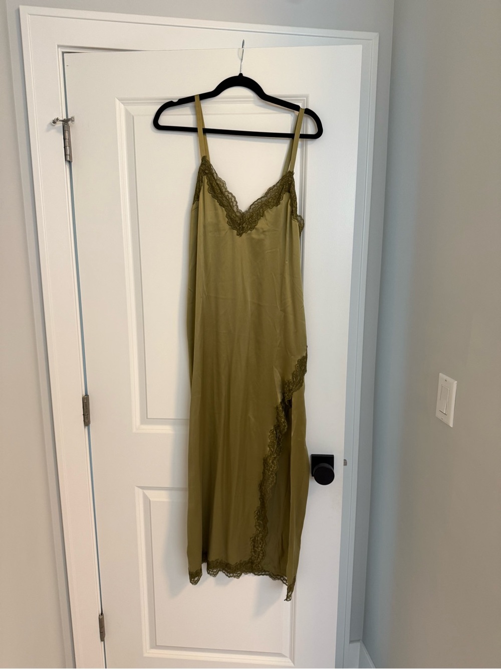 NWT Reformation Karissa Silk dress in olive oil - Picture 4 of 5